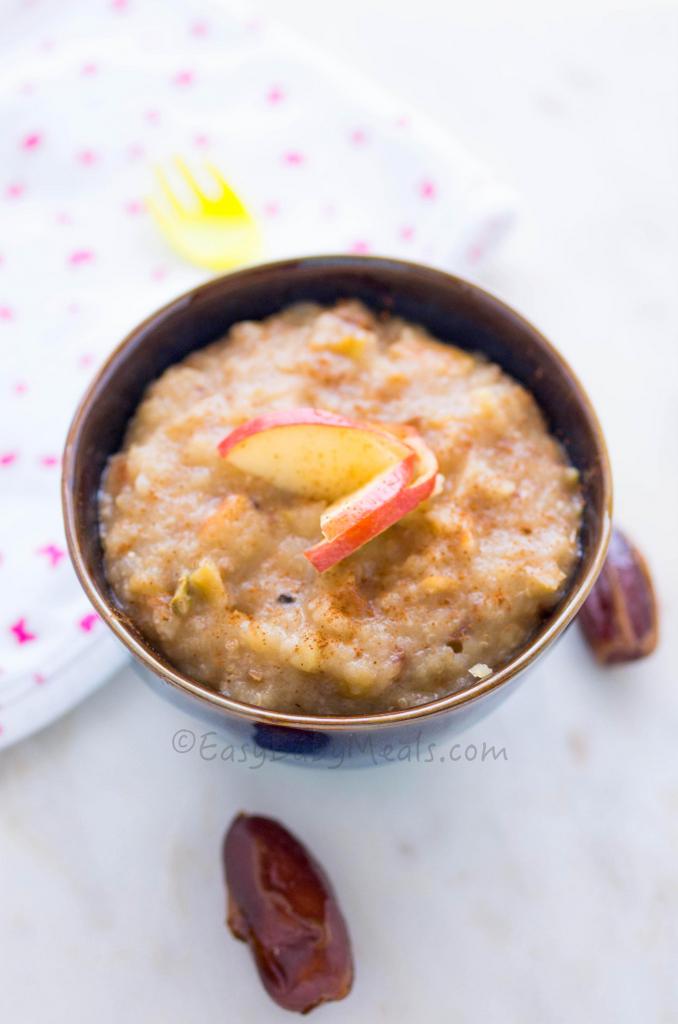 Dates And Quinoa Breakfast Porridge- Easy Baby Meals- www.easybabymeals.com