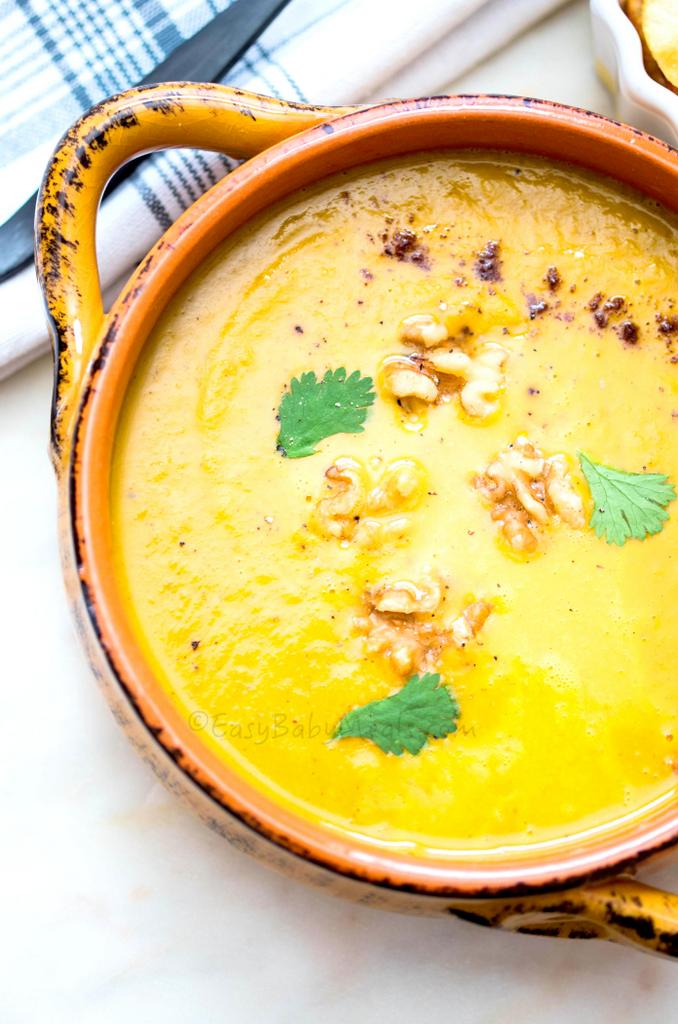 pumpkin-spiced-sweet-potatoes-and-apple-soup in orange bowl. 